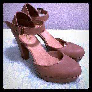 Tan strapped pumps